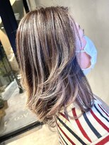 アコ(Aco)&nbsp;上品バレイヤージュ/ベージュ/ゆる巻きレイヤー