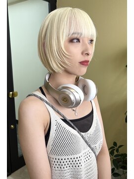 トローノ 栄(TRONO) ホワイトブロンド×ショートボブ