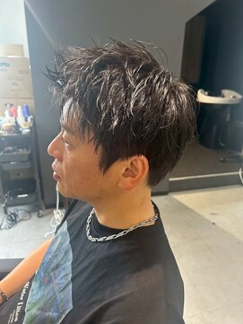 キング 楠葉店(K!ng) フェザーショートアップバングセンターパートメンズハイライト