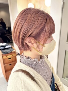 ヒビヲ(HIBIO) ショートボブベージュカラー切りっぱなしボブブリーチカラー横浜