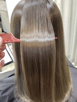 ブルーバイブレーション BlueVibrationの写真/【Aujuaソムリエ在籍★】-ダメージに負けない美しいツヤ髪へ‐触り心地の良い髪は思わず撫でたくなる♪ 