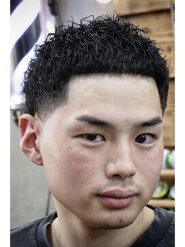 スピナーバルベアリーア(SPINNER BARBERIA) スパイキーアイロンパーマ&テーパーフェード