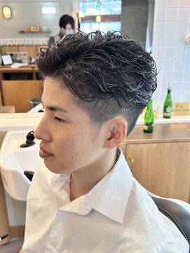 ゼロスバーバー(0's BARBER SHOP) ビジネスメンズパーマ/フェザー/ニュアンス/アップバング