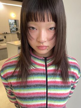 眉上バング×レイヤースタイル