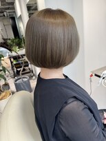 レヴリー(reverie)&nbsp;白髪ぼかしショートボブタッセルボブハイライトカラー20代