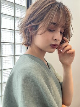 ジエクト ヴィシア(The Ect VIXIA) お顔まわりの透け感が可愛いスウィングショートボブ