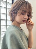 お顔まわりの透け感が可愛いスウィングショートボブ