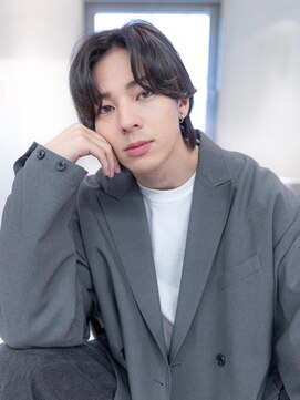 イオ 本厚木(io) 波巻きツイストパーマセンターパートアッシュブラック束感