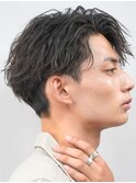 センターパートフェザーパーマ刈り上げツーブロックメンズヘア