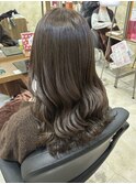 赤味がなくなるやわらかオリーブベージュ透明感ロングスタイル
