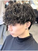 原宿強めツイストスパイラルパーマハイライトカラーツーブロック