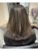 フルール(Fleur)&nbsp;白髪ぼかしハイライト 小顔になれる前髪カット