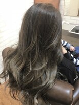 フィックスヘアー なんば(FIX-hair) 外国人風バレイヤージュ/ウェーブ巻き/アッシュオリーブ