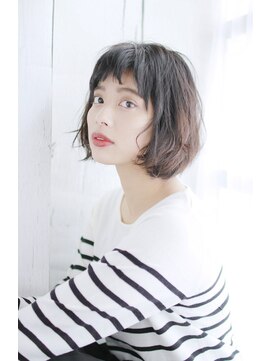 ミラー プラス エヌ(MIRROR+n) 20代30代40代 奥行き感じるショートバング【宝塚】