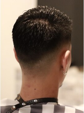 バーバーショップ レガロ(REGALO) 8:2スキンフェードスタイル