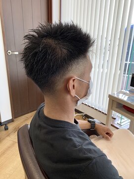 ジッカジッカ(Jicca Zicca) ジェットモヒカン/アップバング/フェードカット/