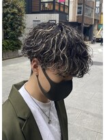 ドルクス 日本橋(Dorcus)&nbsp;波巻きスパイラルパーマ　ハイライト　ホワイトメッシュ