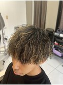 ツイストスパイラルパーマ　金メッシュ　ツイストパーママッシュ