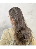 筋感のある細めハイライト外国人風オフィスで浮かないハイライト