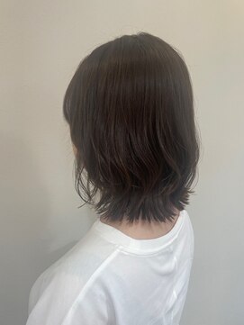 カウチ ヘアー ドレッシング(COUCH Hair Dressing) 女性らしいフェミニンなミディアムスタイル