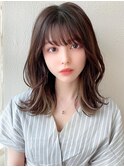 ホワイトグレージュ後れ毛が可愛い顔周りレイヤーミニウルフ