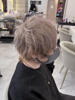 ラビス クローバー(Lovis clover) ホワイトミルクティーベージュウルフカット♪あゆむ