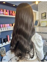 ミルクティ(Milk tea) 38ミリの太めのコテを使った巻き髪スタイル