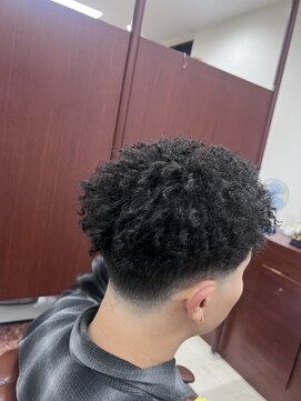 ヘアサロンナンバーワンクラブ上和田本店 アフロ