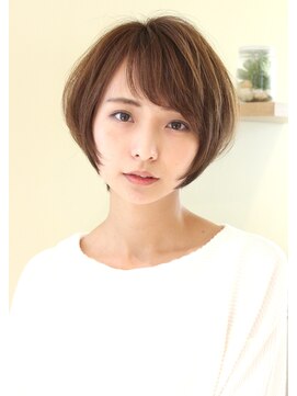 レウナ 外苑前(Reuna) 【３０代・４０代】大人女性に人気トップふんわりひし形ショート