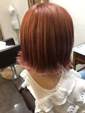キャラ 池袋本店(CHARA) 切りっぱなし外はね×サーモンピンク【ミデアムボブ】