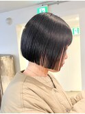 前髪あり黒髪ミニボブ顎ラインボブ
