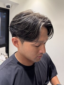バース 梅田中崎町店(BIRTH) シルバーメッシュブリーチダブルカラーセンターパート