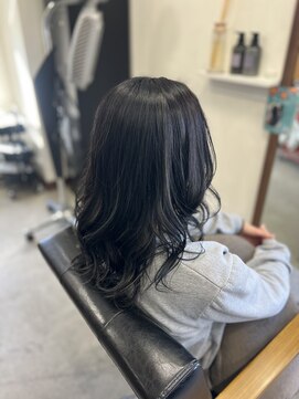  細めハイライトのナチュラル白髪ぼかし