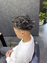 ワンフ(onef)&nbsp;ホワイトメッシュ×スパイラルパーマ