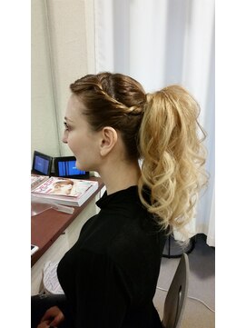 ヘアメイク アンク ポニーテールアレンジ