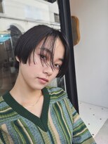 ヒュージ 三軒茶屋(huge)&nbsp;顔周りの遊びが可愛い長めボブ_カーキグレージュフェザーバング