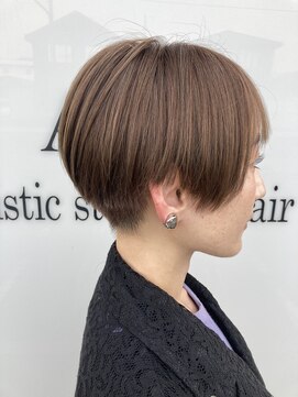 アッシュ アーティスティック スタジオ オブ ヘア(Ash artistic studio of hair) ベージュ×ハンサムショート