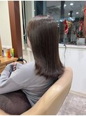 オリーブベージュ