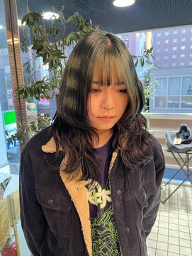 ヘアーアンドメイク ビス(HAIR&MAKE bis) レイヤーカット/個性派デザインカラー/多田華歌