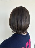 外ハネで軽めのボブ