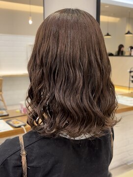 アメリ バイ アピッシュ(Amelie by apish) コテ巻き風パーマ上から少しゆるめ 20代 新デジタルパーマ