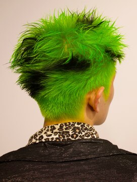 オーシャントーキョー 神戸(OCEAN TOKYO KOBE) 刈り上げスパイキーショートグリーンブラックデザインカラー