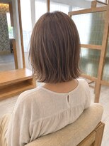 アドラーブル ココロ 新潟(adorable CoCoLo) 【髪質改善】切りっぱなし束感ボブやわらかミルクティーベージュ