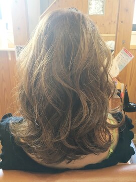 ララテラス(LaLa Terrace) ～LaLa Terrace流～レモンゴールド×無造作ルーズカール