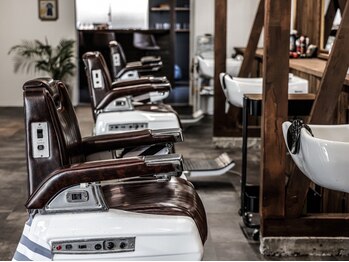 ローカルバーバー モゲ(Local Barber MOGE)の写真/【カット￥3500/カット+シェービング￥4000】無理なく通えるお値段で、妥協しない技術とサービスをご提供！