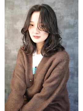 オグジュアリー 表参道(aux.) 雰囲気ある大人カジュアル！大好評のミディアムレイヤー