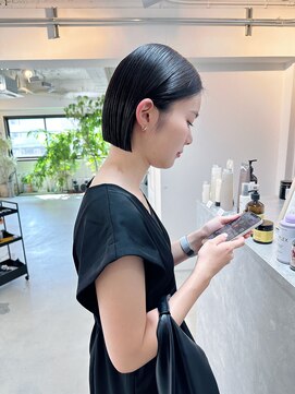 フェイヴィーズ(FavyS) 耳掛けパツッとラインミニボブ