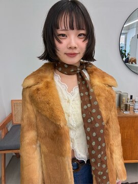 シカ(sica) ラフなパーマで動かすボブ