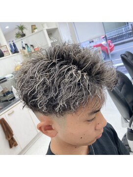 アヴニール アックス(Avenir axe) ホワイトメッシュ/ツイストパーマ