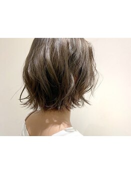 小顔美人に見える「黄金比」を考える。あなたの雰囲気に最適なショートヘアで、大胆なイメチェンを！